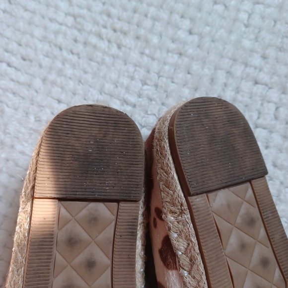 Cow print Ballerina flats shoes gold chain accent size 40 size 8 Women Trending - Picture 5 of 6